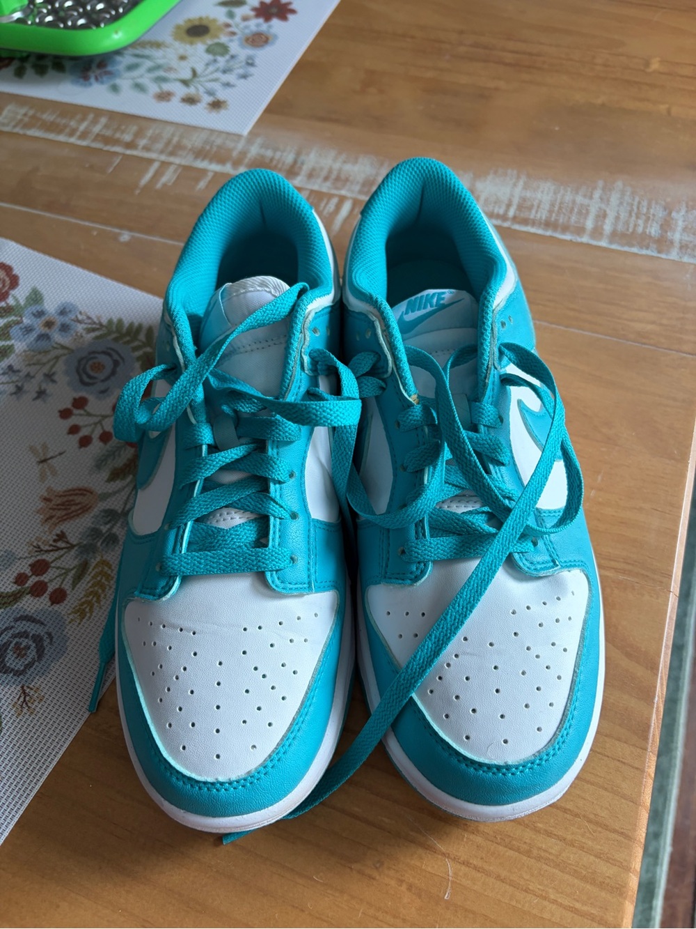 Nike Low-Top Sneakers in Turquoise & White - Picture 2 of 8